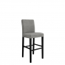 Čalúnená barová stolička s operadlom ST95
